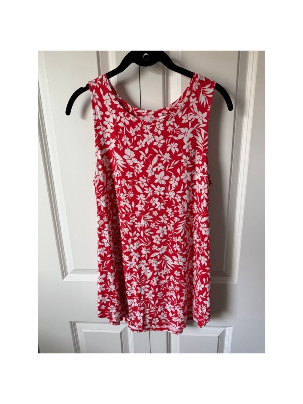 Old Navy Red & White Floral Luxe Tank Top M